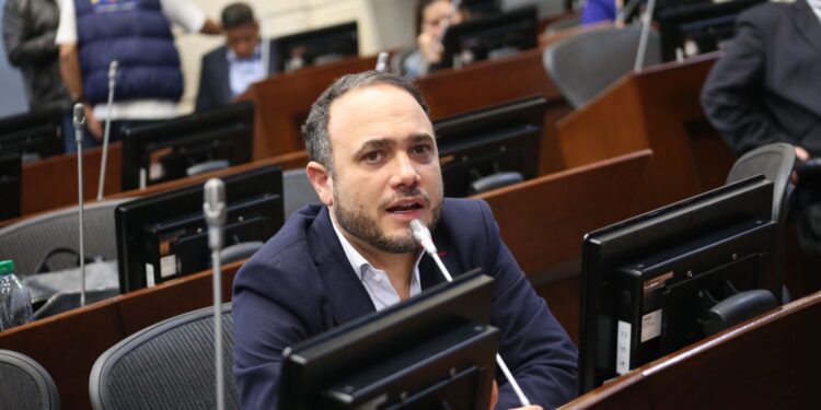 Senador Alfredo Deluque advierte que suspensión de exportaciones de carbón a Israel pone en riesgo la economía de La Guajira y el Cesar