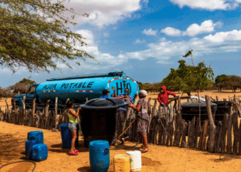 Agua para todos donde está el centavo para el peso