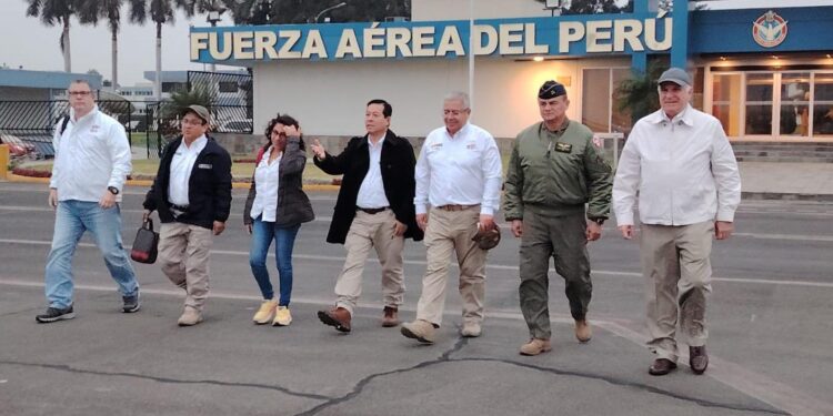Petro y ministros de Perú coinciden en la frontera amazónica en medio de controversia territorial