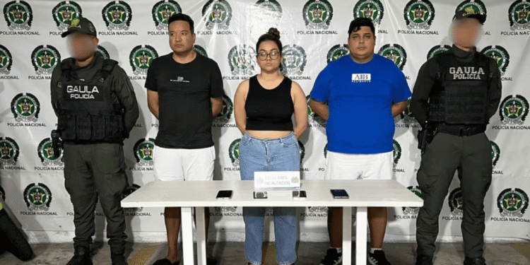 Capturan a tres presuntos extorsionistas que intimidaban a empleada de joyería en Barranquilla