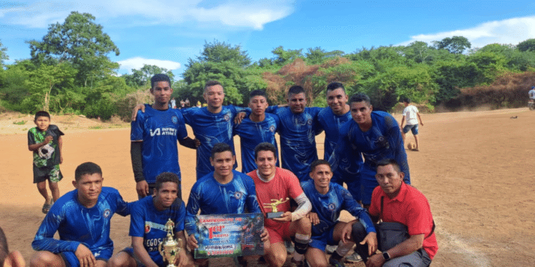 Mayabangloma se corona campeón del primer Campeonato de Fútbol 8 en la comunidad de La Gloria