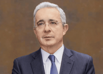Uribe acusa a Santos de “hipocresía” por asistir a velación de Miguel Uribe Turbay