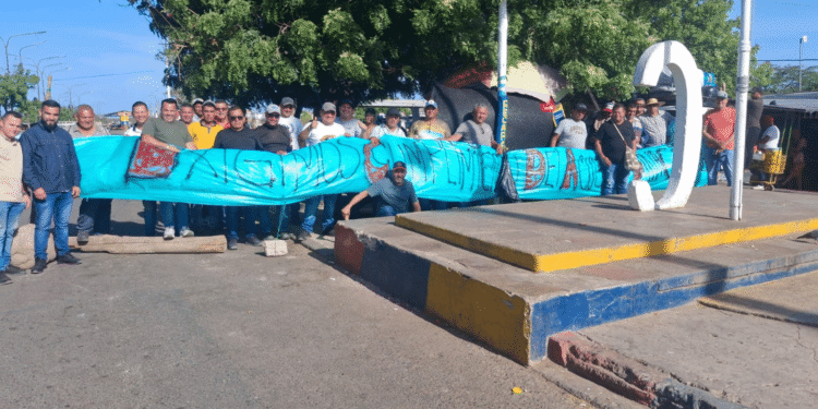 Transportadores internacionales completan cuatro días de protesta pacífica en Paraguachón por acuerdo binacional