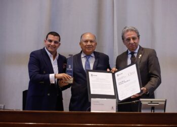 Concejo de Medellín otorga la distinción Don Juan del Corral, grado oro, al exministro Amylkar Acosta Medina
