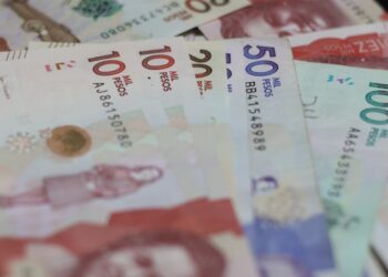 Gobierno enfrenta dificultades financieras por aumento del déficit y caída en la liquidez, advierte Corficolombiana