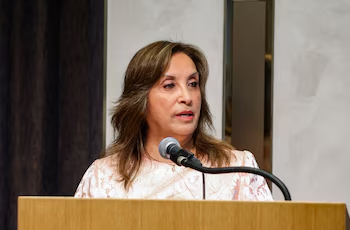 Presidenta de Perú responde a Petro y afirma que no hay disputas sobre la isla Santa Rosa