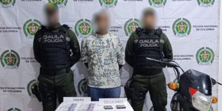 Capturan a hombre y aprehenden a menor presuntamente vinculados a extorsiones en Santa Marta