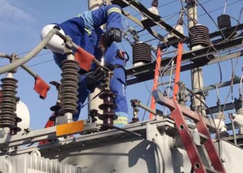 Gobierno plantea nuevo decreto que impondría aumento del 20% en la tarifa de energía para empresas