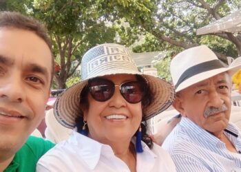 Honrar a padres, homenaje en vida