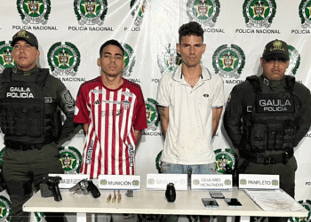 Capturan a dos jóvenes y aprehenden a un menor por extorsión en El Pueblito; incautan armas, granada y panfletos de ‘Los Costeños’