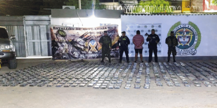 Capturan a un hombre y decomisan 617 paquetes de presunta cocaína en Uribia