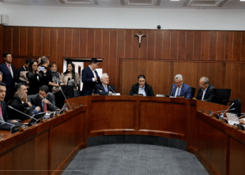 Reforma Tributaria enfrenta fuerte oposición y estaría a punto de hundirse en el Senado