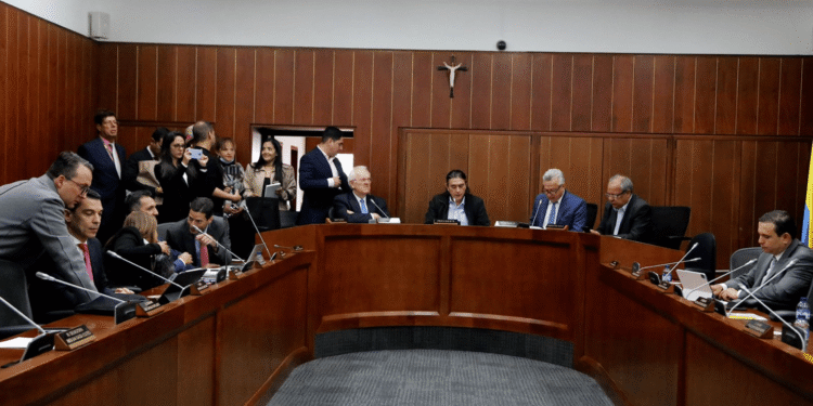 Reforma Tributaria enfrenta fuerte oposición y estaría a punto de hundirse en el Senado