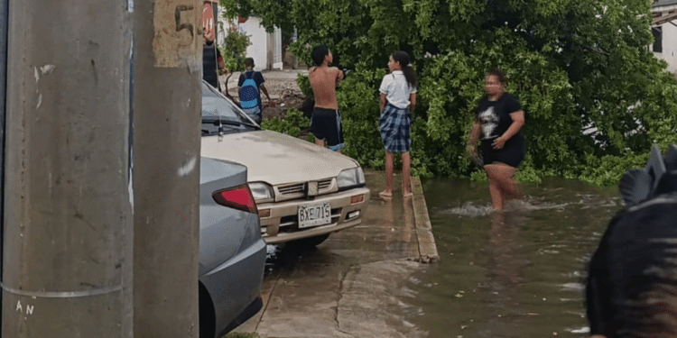 Fuertes lluvias dejan barrios inundados y viviendas afectadas en Riohacha
