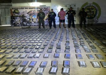 Autoridades atribuyen al Clan del Golfo cargamento de cocaína incautado en Uribia