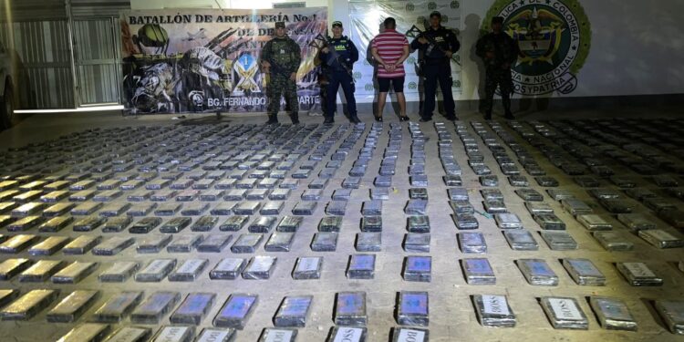 Autoridades atribuyen al Clan del Golfo cargamento de cocaína incautado en Uribia