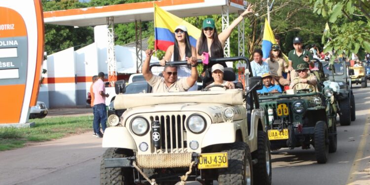 Desfile de autos antiguos dio inicio a la versión 47 del Festival Cuna de Acordeones en Villanueva