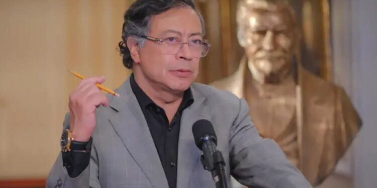 Gustavo Petro arremete contra el Senado y las EPS en medio del debate por la reforma a la salud