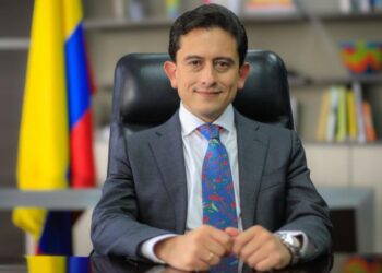 Exministro Luis Carlos Reyes confirma su aspiración presidencial para 2026