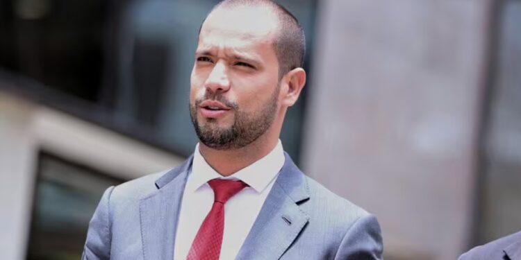 Condenan a 7 años de prisión al exabogado de Álvaro Uribe, Diego Cadena, por soborno de testigos