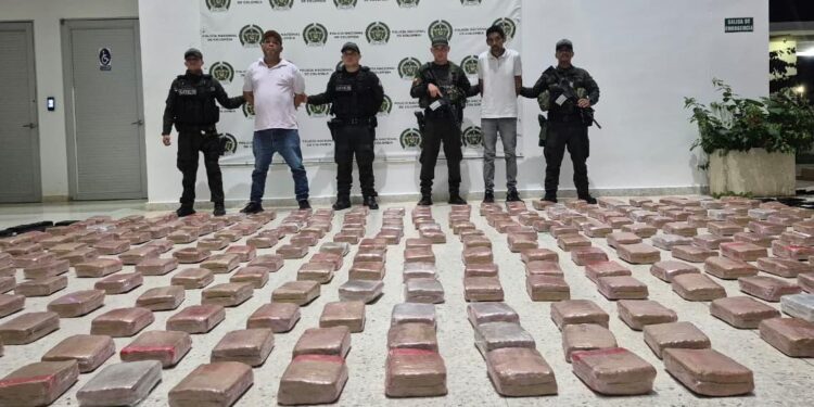 Capturan a dos hombres en Valledupar con 298 kilos de marihuana ocultos en un vehículo