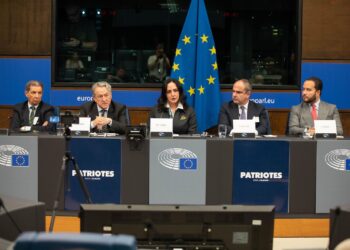 “Está en riesgo la estabilidad política del país”: Cabal pide a la UE enviar misión de observación electoral
