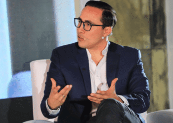 Richard Aguilar Villa presenta su libro “En el foso de los leones” y comparte su testimonio de vida con los colombianos