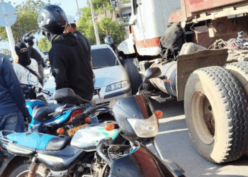 Accidente entre carromula y automóvil deja solo daños materiales en Riohacha