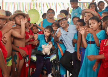 Gobernador Jairo Aguilar fortalece la educación rural en Barrancas con el programa “Pinta tu Colegio”