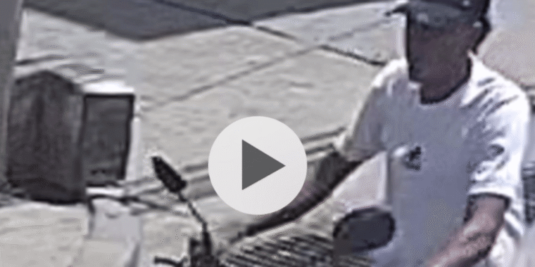 Hombre roba 11 celulares de un local comercial en el centro de Riohacha y huye en motocicleta