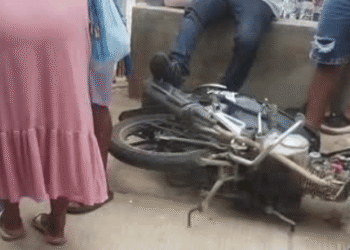 Dos heridos deja choque entre motocicletas en el barrio Jorge Pérez de Riohacha