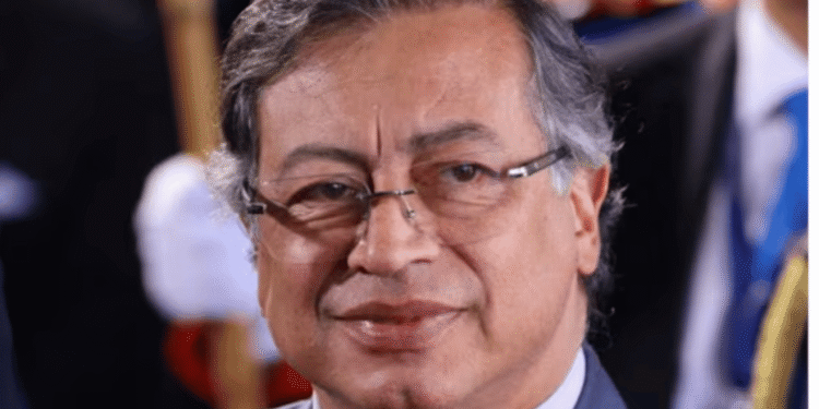 Polémica por orden de Petro de articular operaciones militares con Venezuela