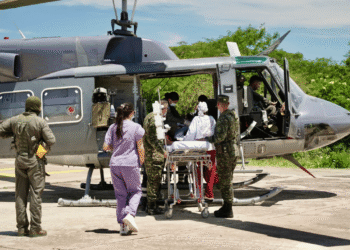 Gobernación de La Guajira lideró evacuación aérea de madre y su bebé desde la Alta Guajira hasta Riohacha