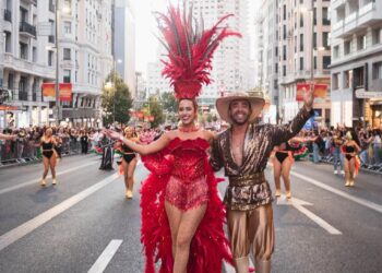 Reyes del Carnaval de la 44 deslumbraron en el Desfile de la Hispanidad en Madrid