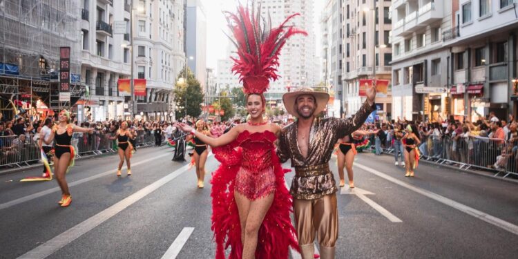Reyes del Carnaval de la 44 deslumbraron en el Desfile de la Hispanidad en Madrid