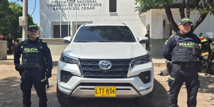 Recuperan camioneta robada en San Juan del Cesar tras rápida acción policial