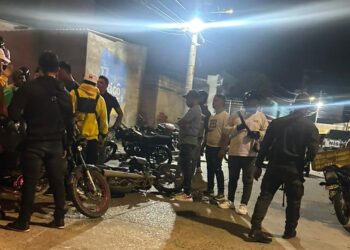 Fuerte choque entre motocicletas en Riohacha deja solo daños materiales