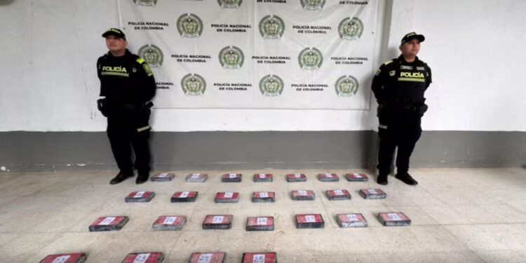 Policía incauta 25 kilos de cocaína hallados en la playa de Santa Verónica