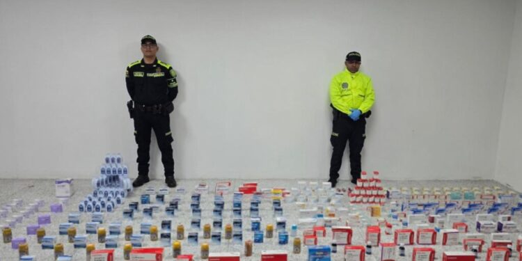 Desmantelan en Barranquilla punto de venta de medicamentos vencidos y falsificados: autoridades incautan más de 25 mil unidades