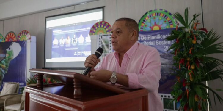 Revocan sanción y orden de arresto contra el alcalde de Distracción