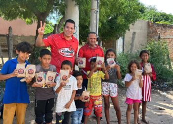 La fiesta de los “Cardenalitos de la Sintonía” llenó de dulces y alegría a los barrios guajiros
