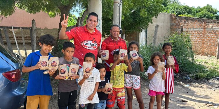 La fiesta de los “Cardenalitos de la Sintonía” llenó de dulces y alegría a los barrios guajiros