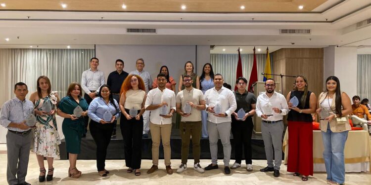 La Universidad Libre celebró con éxito la IV Gran Noche de Egresados de la Facultad de Ciencias Económicas, Administrativas y Contables, CEA