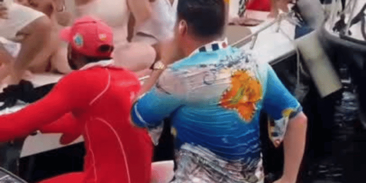 Elder Dayán desata la euforia en el Festival Náutico de Cartagena: sube en moto acuática y pone de pie a la bahía