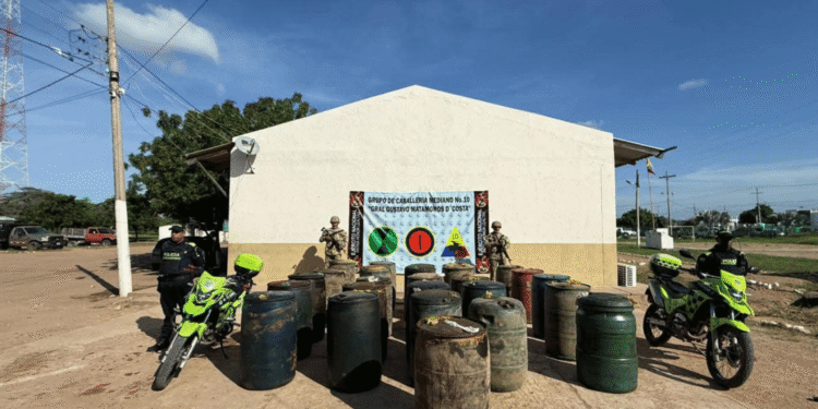 Decomisan más de 1.500 galones de combustible venezolano en zona rural de Maicao
