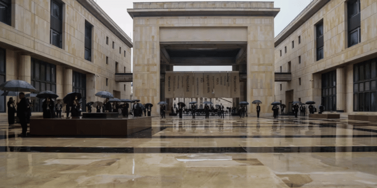 Corte Suprema insta a Petro a reconocer su papel en los hechos del Palacio de Justicia