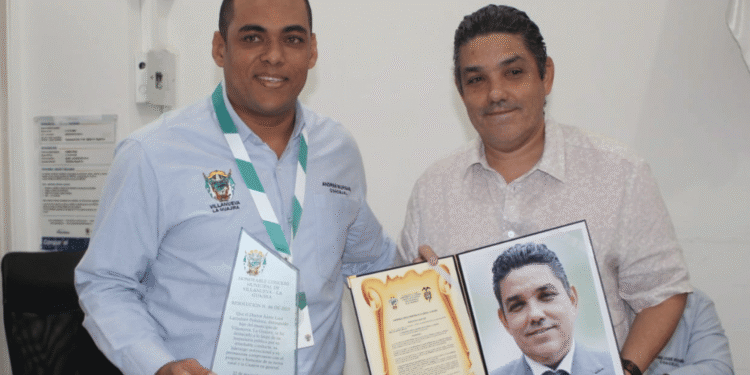 Villanueva honra a Jaime Luis Lacouture por su liderazgo y gestiones en beneficio del municipio