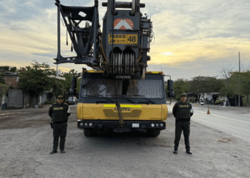 La POLFA aprehende grúa hidráulica todo terreno valorada en más de $469 millones en Hatonuevo