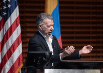 Santos insta al próximo Presidente a retomar la implementación del acuerdo de paz y advierte sobre retrocesos