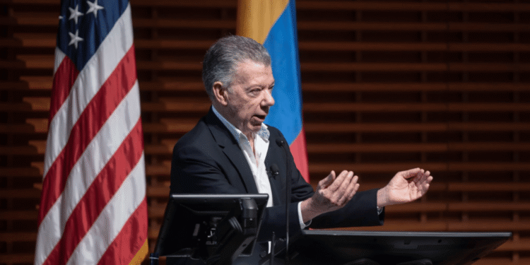 Santos insta al próximo Presidente a retomar la implementación del acuerdo de paz y advierte sobre retrocesos